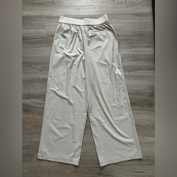 Athleta Women’s Pinnacle High Rise Trouser Bone Wide Leg - Size 8 - Picture 9 of 9